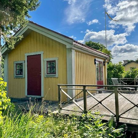Gaesthus Med Utsikt Oever Drottningholms Slott Eksteriør billede