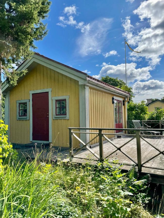 Gaesthus Med Utsikt Oever Drottningholms Slott Eksteriør billede