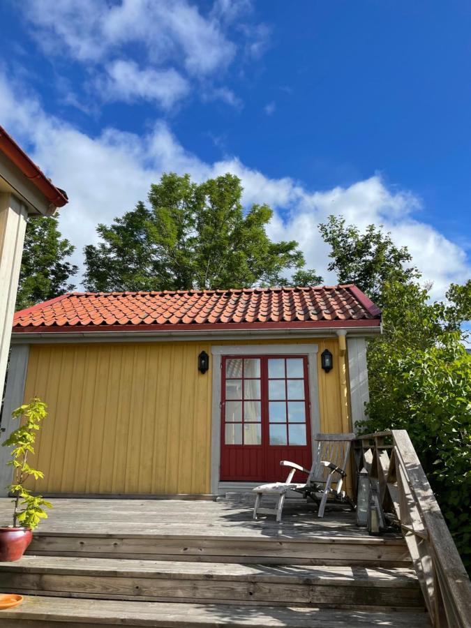 Gaesthus Med Utsikt Oever Drottningholms Slott Eksteriør billede