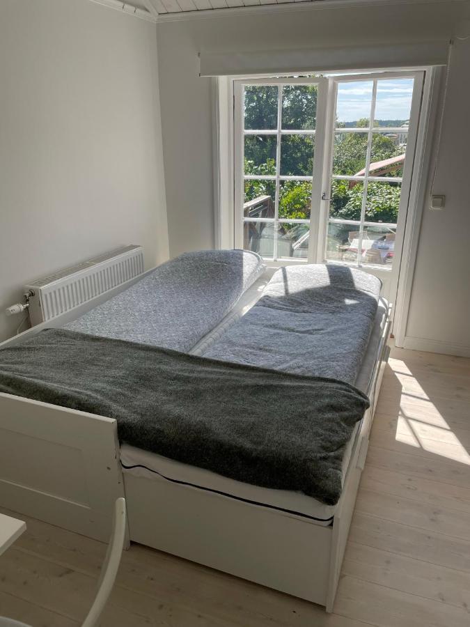 Gaesthus Med Utsikt Oever Drottningholms Slott Eksteriør billede